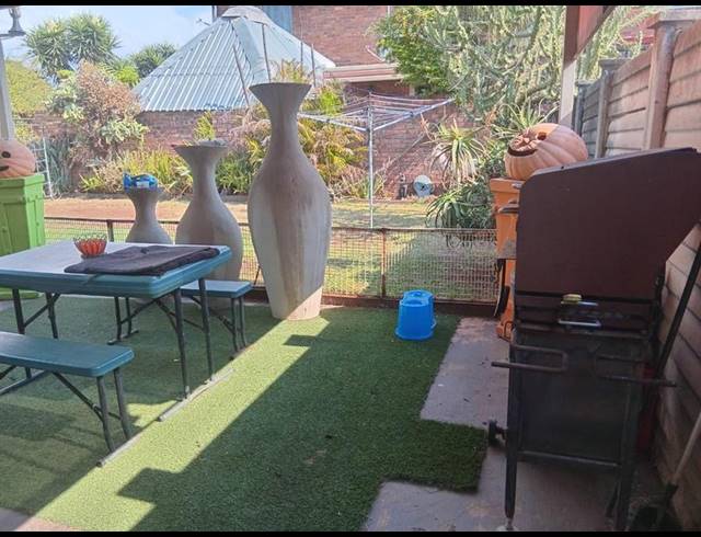 5 BEDROOM HOUSE FOR SALE IN DASPOORT